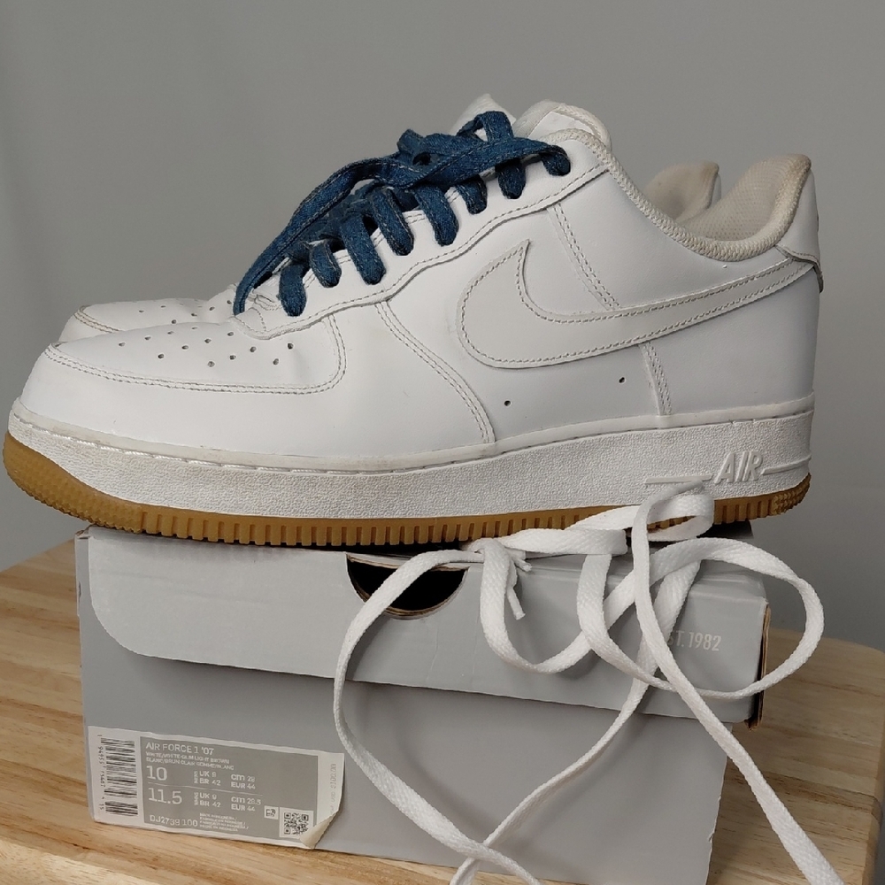 Nike White and Blue Sneakers
